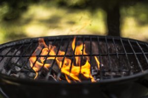 Grill mit Flammen