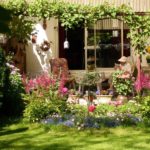 Seitlicher Sicht- und Windschutz an einer Gartenterrasse