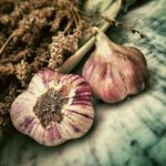 selbst geernteter Knoblauch