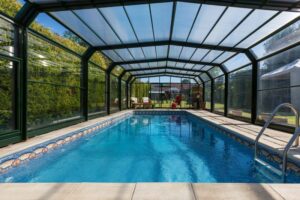 Pool mit Dach